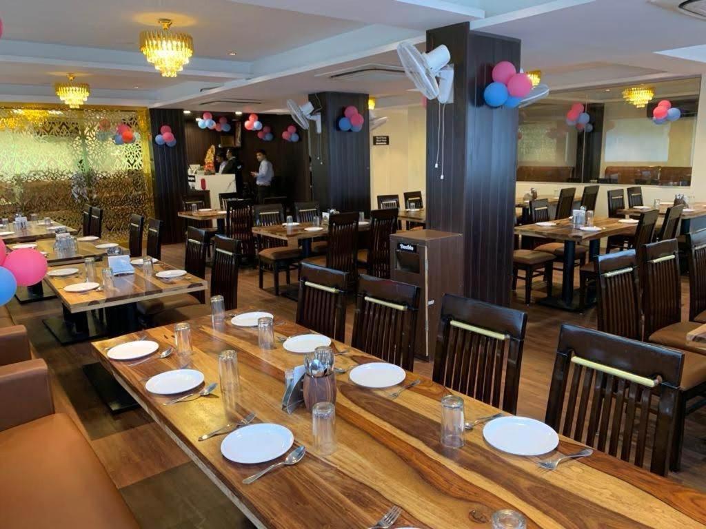 Hotel Opal Plaza Executive Waluj Buzurg المظهر الخارجي الصورة